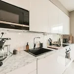 Stylish 2br With Balcony, Free Parking, 24h Shop * Helsinki