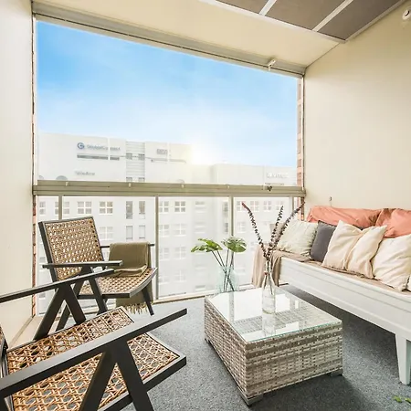 Apartment Stylish 2br With Balcony, Free Parking, 24h Shop *