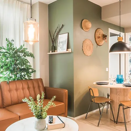 Apartment Stylish 2br With Balcony, Free Parking, 24h Shop