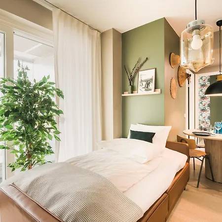 Apartment Stylish 2br With Balcony, Free Parking, 24h Shop *