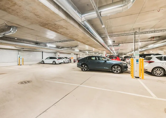 Stylish 2br With Balcony, Free Parking, 24h Shop * هلسنكي