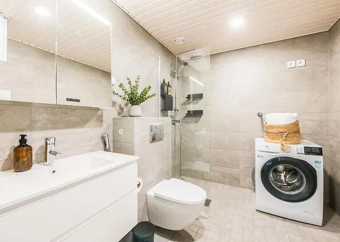 Stylish 2br With Balcony, Free Parking, 24h Shop هلسنكي