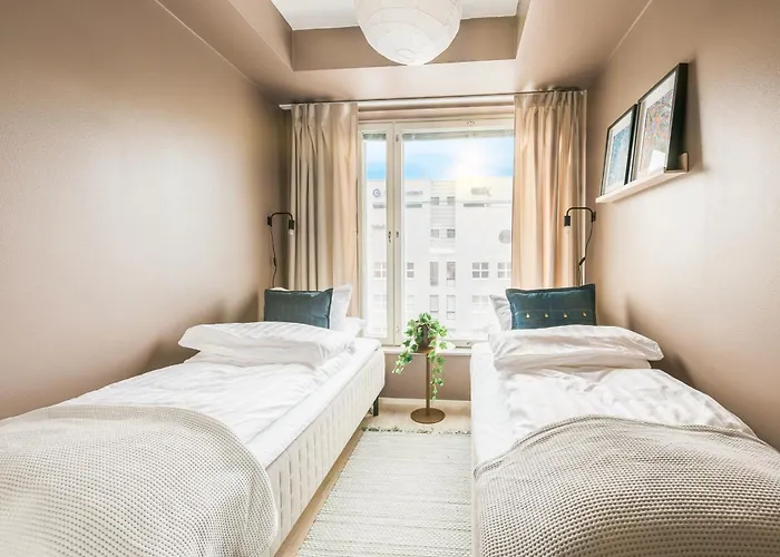 Stylish 2br With Balcony, Free Parking, 24h Shop شقة هلسنكي